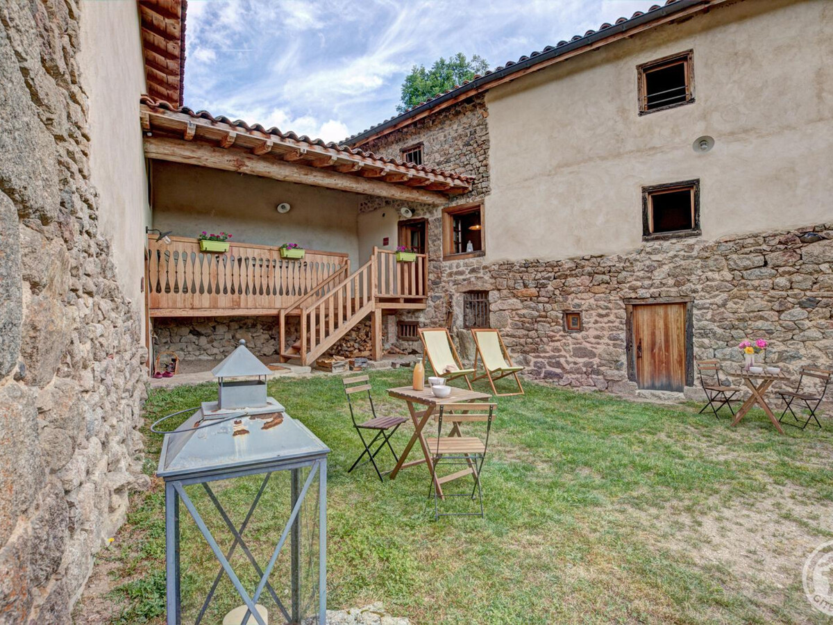 Gîte 3 épis rénové à 830 m, Monts du Forez - Photo 2