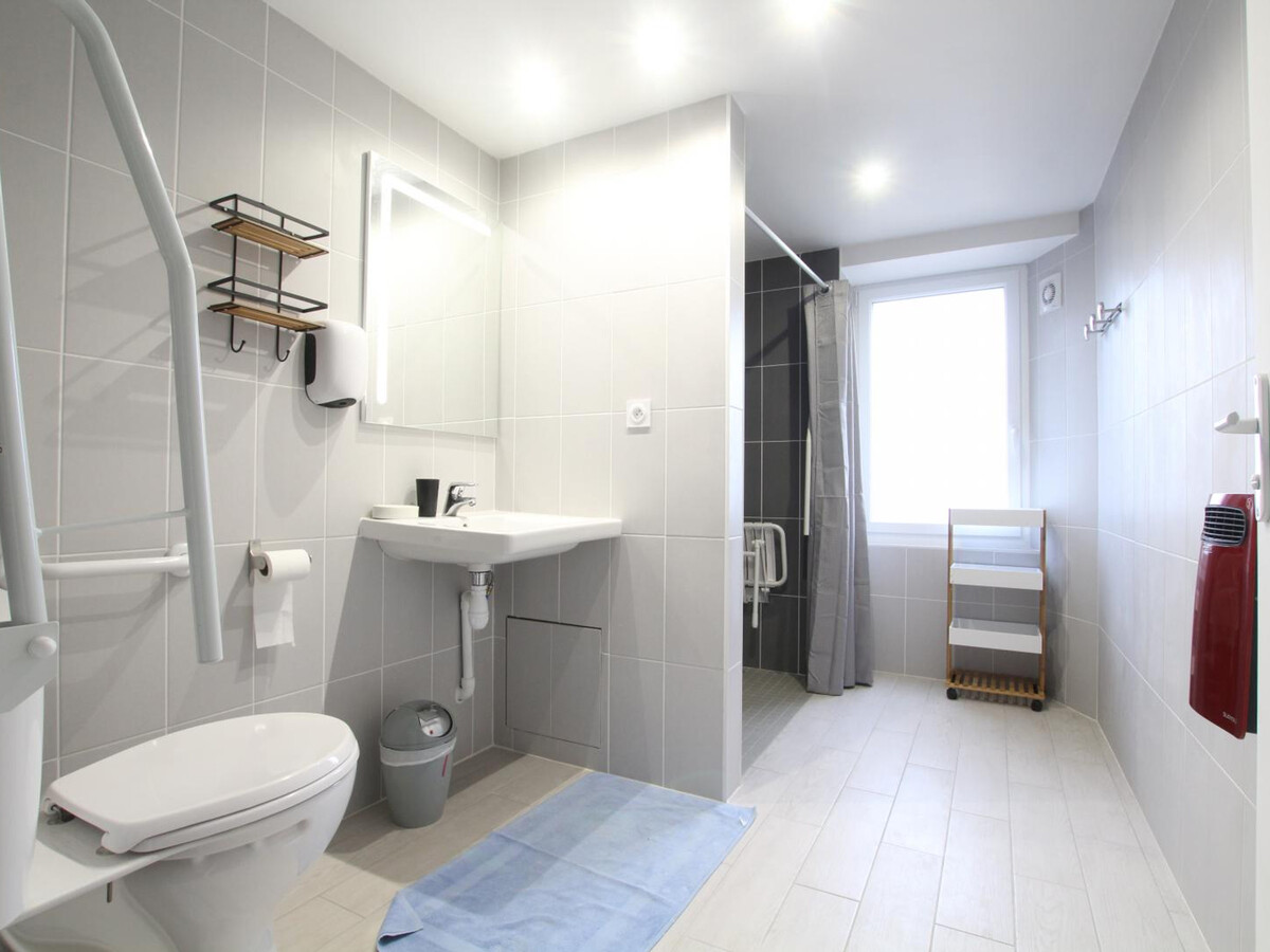 Gîte 13 personnes avec jacuzzi, piscine et vélos à Vesly - Photo 8