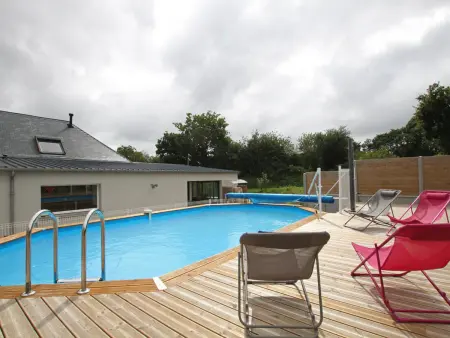 Location gite à Vesly, Maison spacieuse avec jacuzzi et options de loisirs à Vesly
