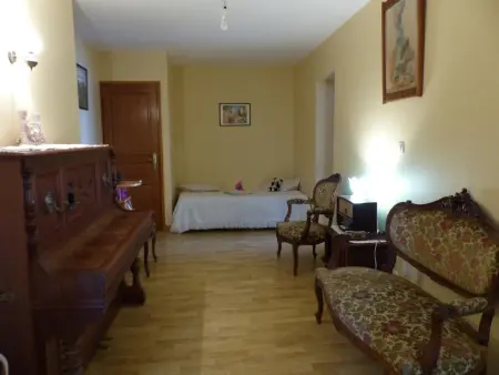 Gîte 11 pers. Montagne Bourbonnaise, jardin clos, animaux : photo 18