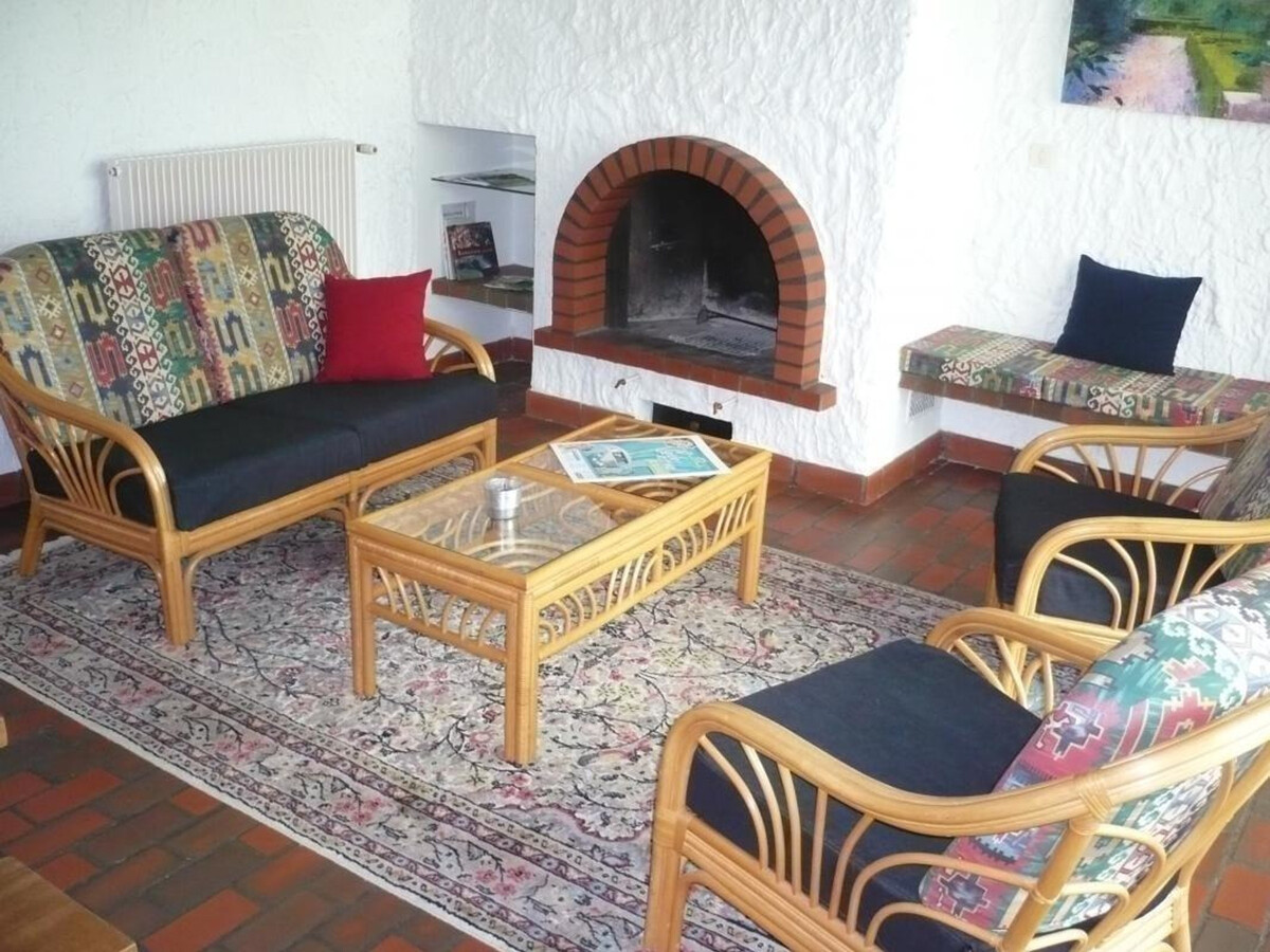Gîte 6 personnes, jardin 2 000 m² et cheminée à Renaison - Photo 3