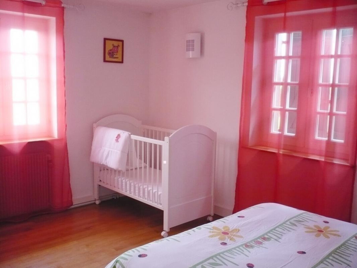 Gîte 6 personnes, jardin 2 000 m² et cheminée à Renaison - Photo 6
