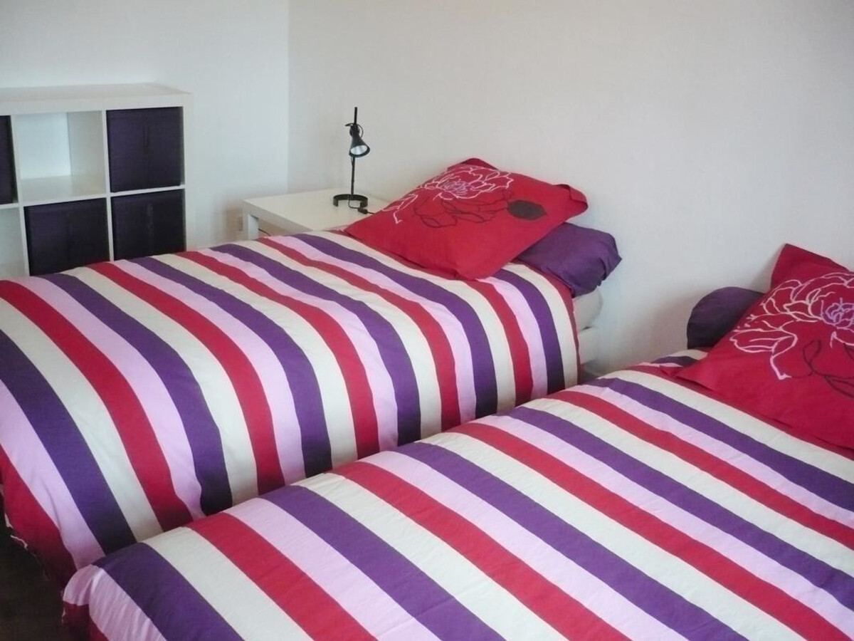 Gîte 6 personnes, jardin 2 000 m² et cheminée à Renaison - Photo 8