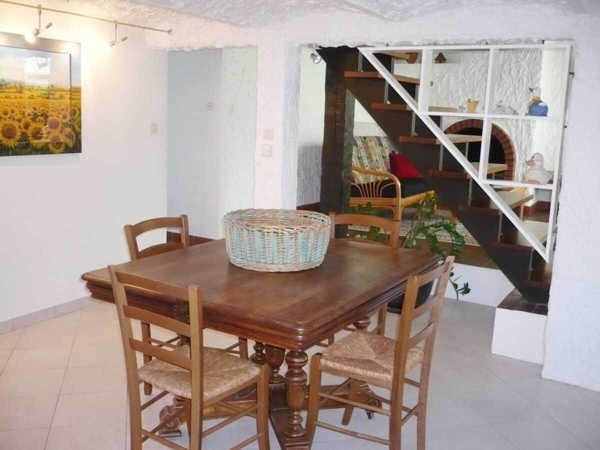 Gîte 6 personnes, jardin 2 000 m² et cheminée à Renaison - Photo 11