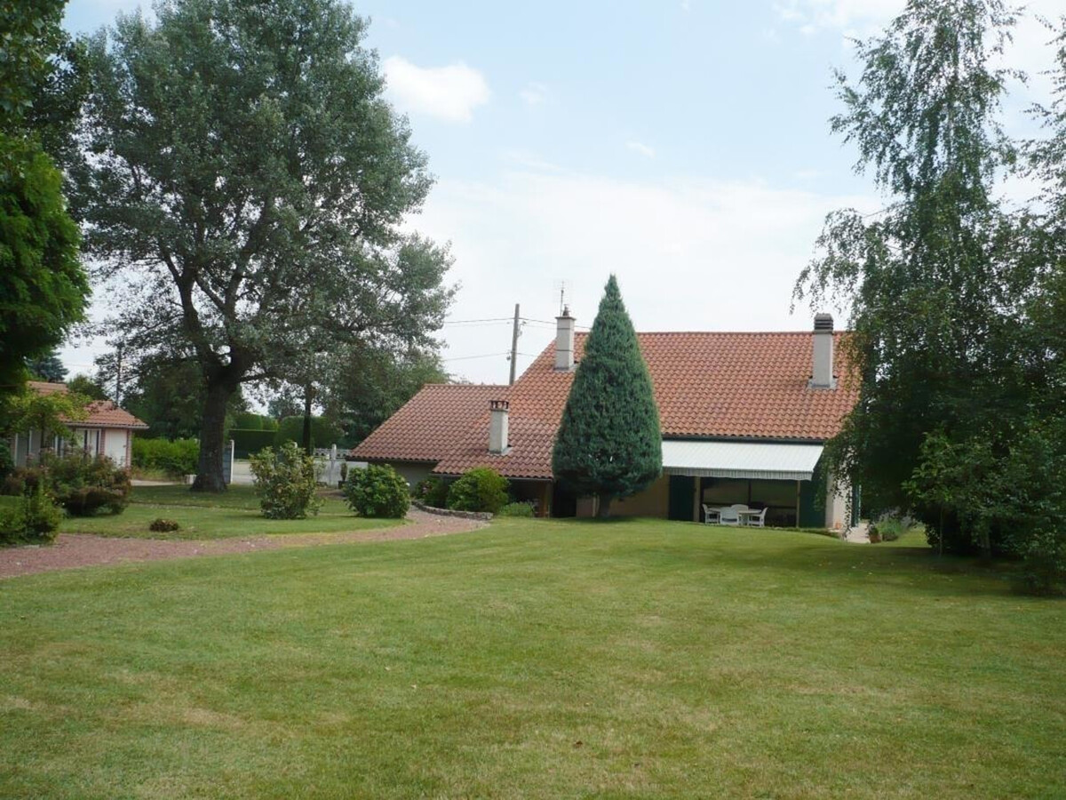 Gîte 6 personnes, jardin 2 000 m² et cheminée à Renaison - Photo 14