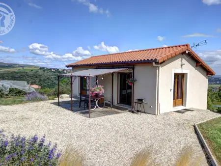 Location gite à Genilac, Gîte confortable à Genilac avec terrasse et jardin, idéal pour 2 personnes