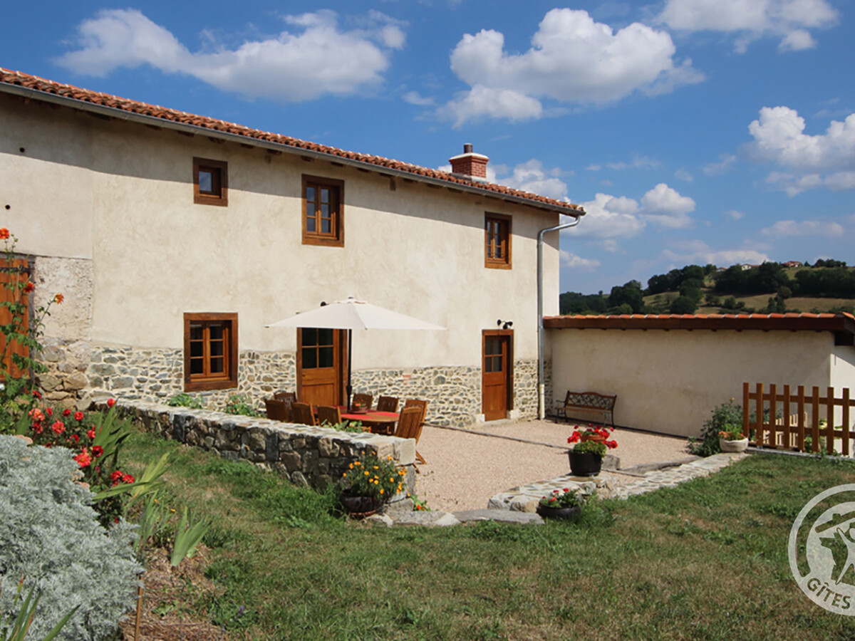 Grange rénovée 95 m² avec jardin clos, Virigneux - Photo 1