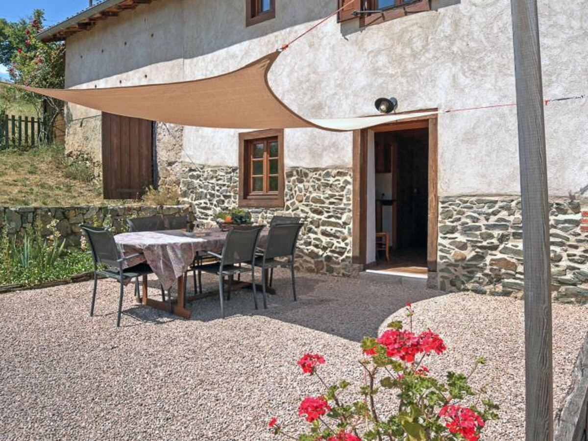 Grange rénovée 95 m² avec jardin clos, Virigneux - Photo 2