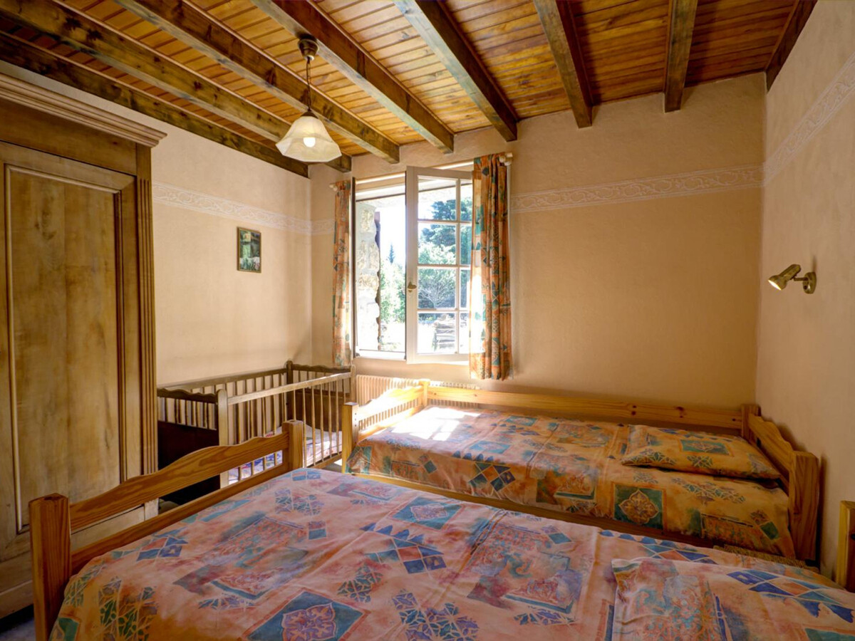 Gîte Le Crêt de Chorand, 1 050 m, cheminée et jardin - Photo 3