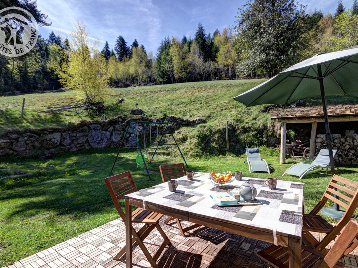 Gîte Le Crêt de Chorand, 1 050 m, cheminée et jardin - Photo 8