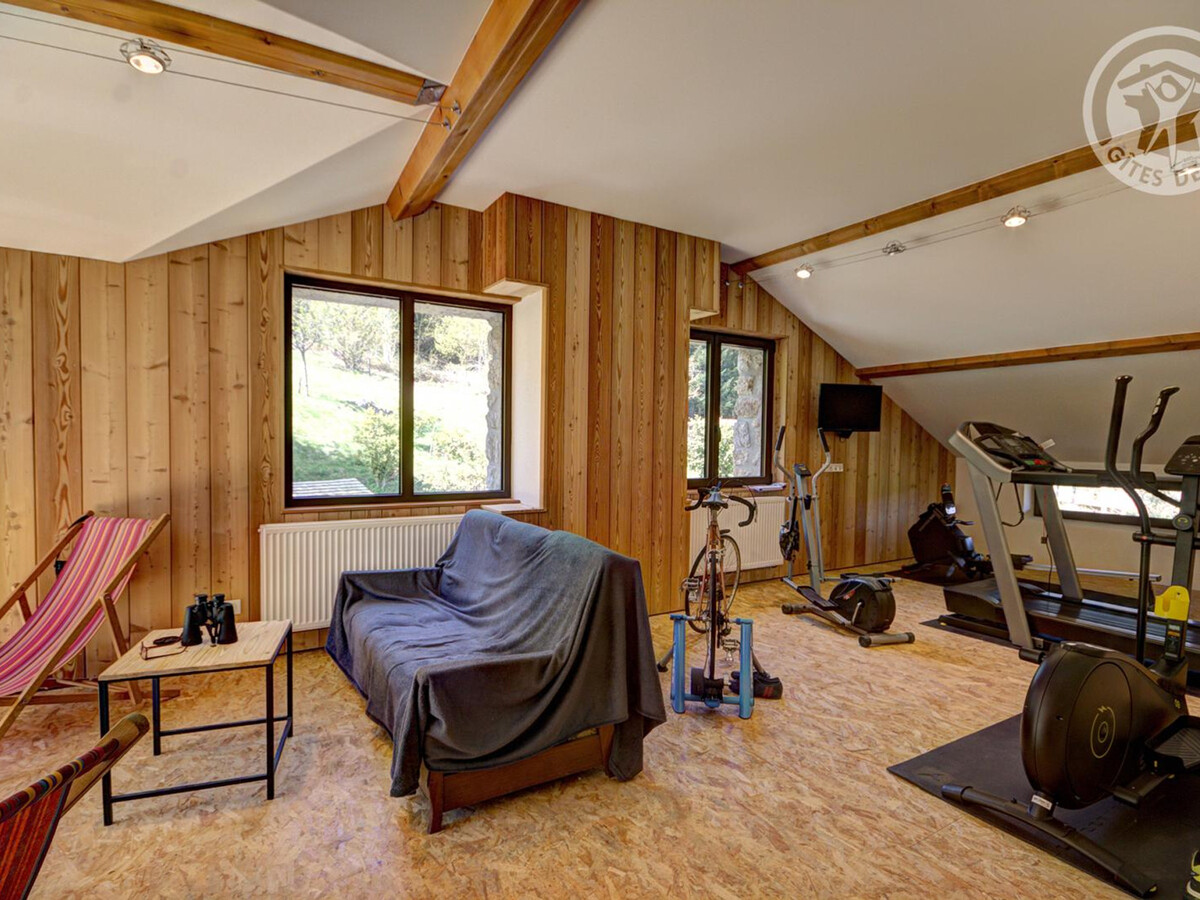 Gîte Le Crêt de Chorand, 1 050 m, cheminée et jardin - Photo 17