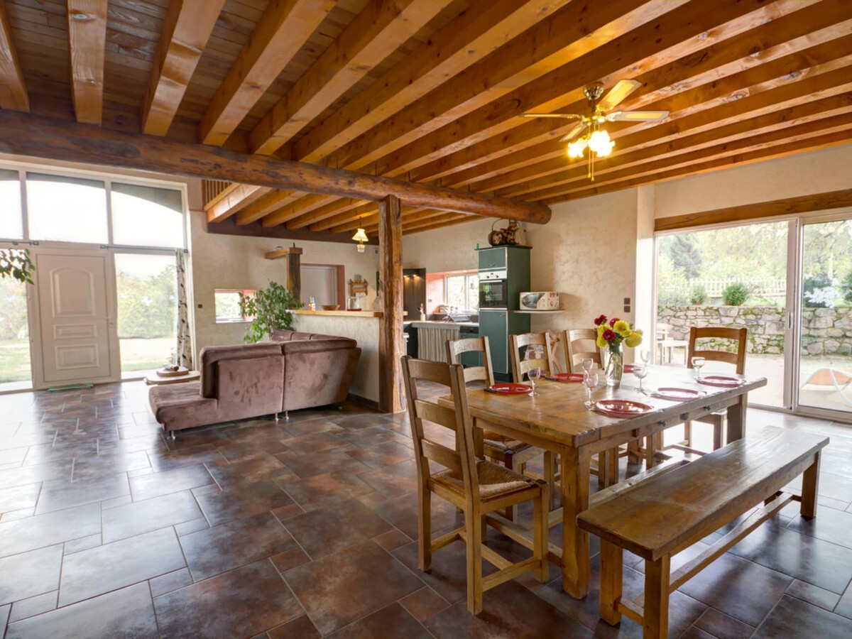 Gîte 180 m² avec piscine intérieure chauffée à Saint-Priest-la-Prugne - Photo 2