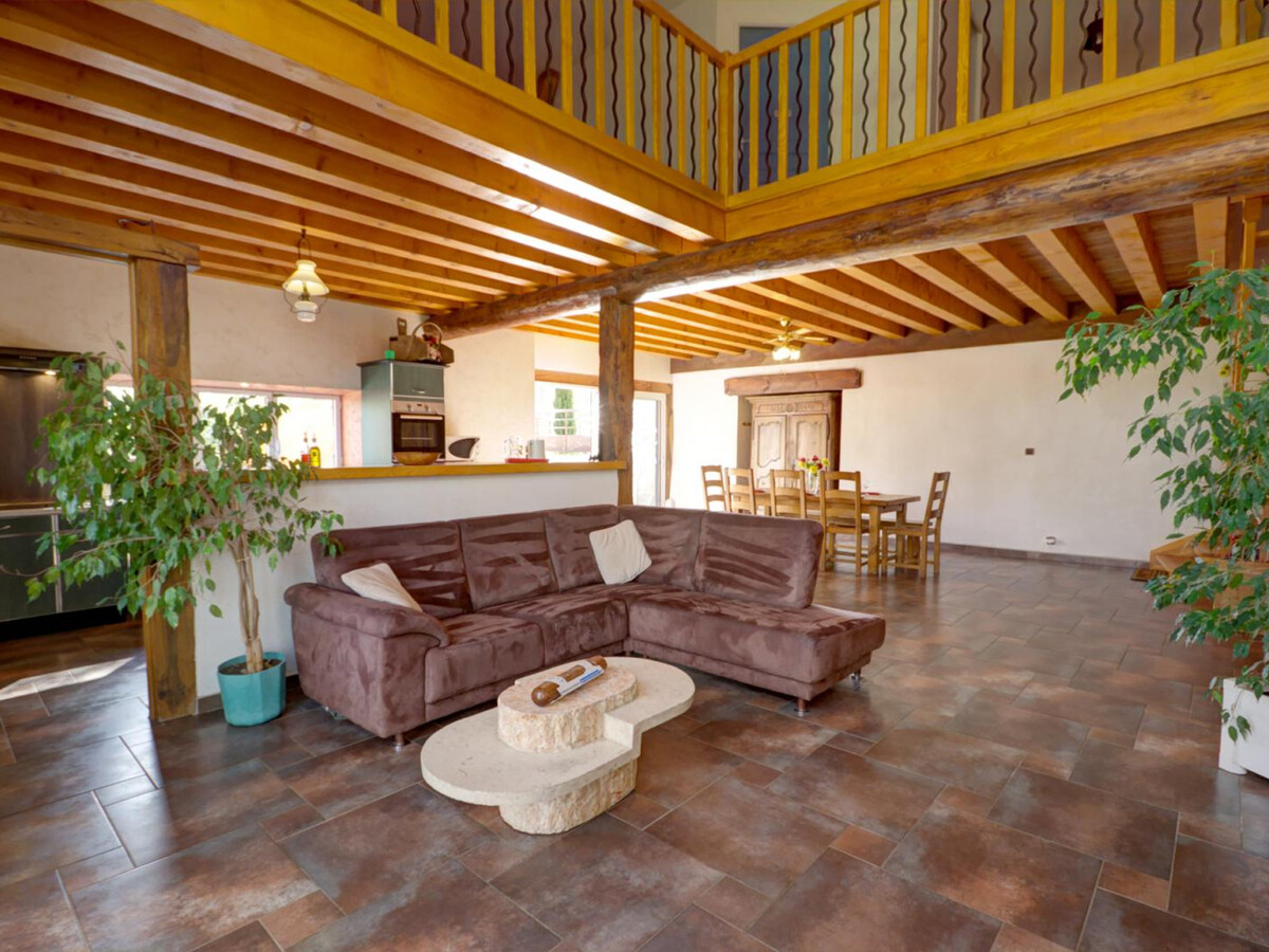 Gîte 180 m² avec piscine intérieure chauffée à Saint-Priest-la-Prugne - Photo 3
