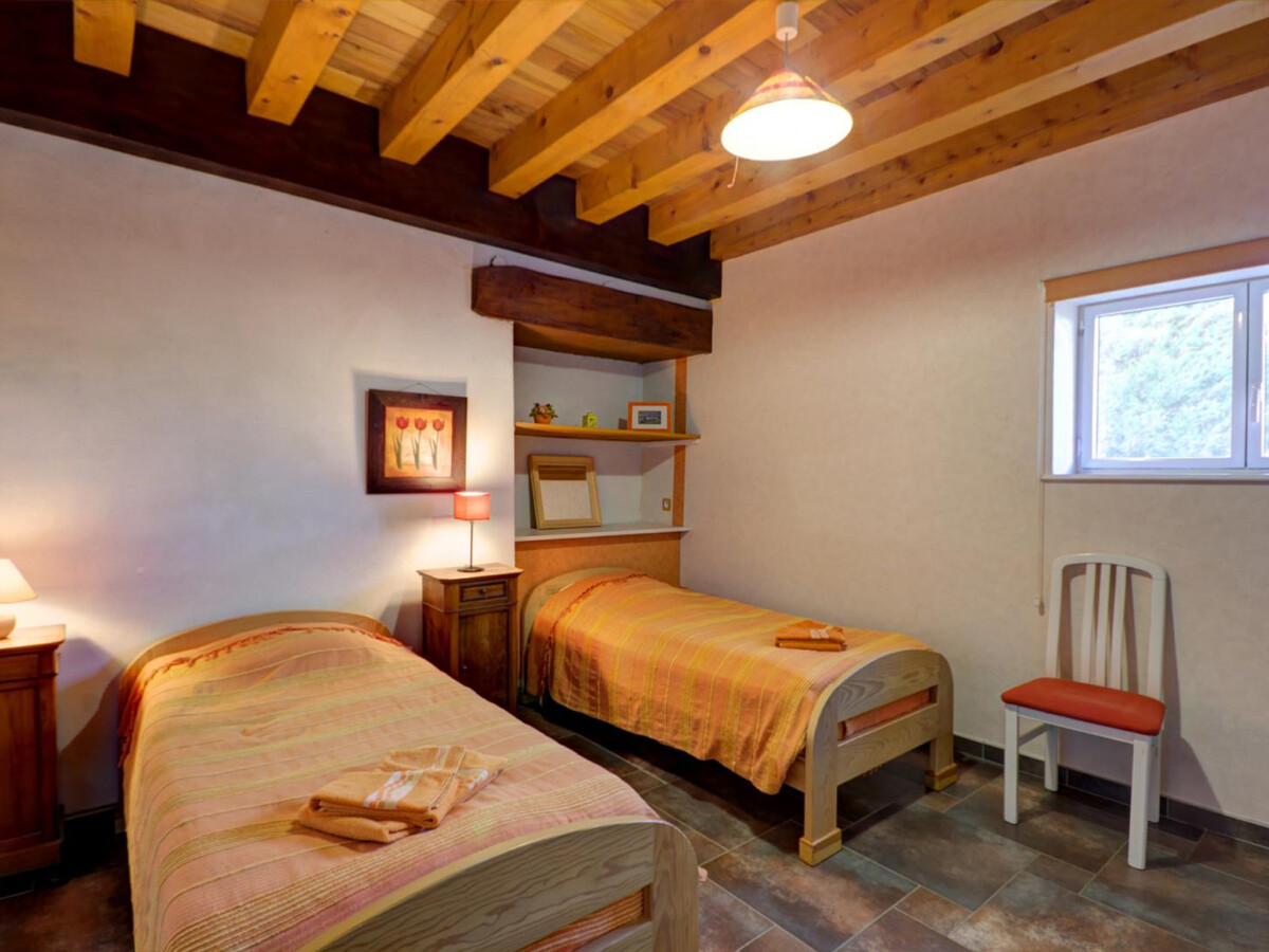 Gîte 180 m² avec piscine intérieure chauffée à Saint-Priest-la-Prugne - Photo 6
