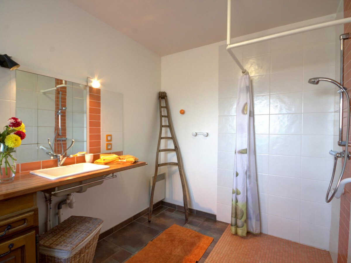 Gîte 180 m² avec piscine intérieure chauffée à Saint-Priest-la-Prugne - Photo 7