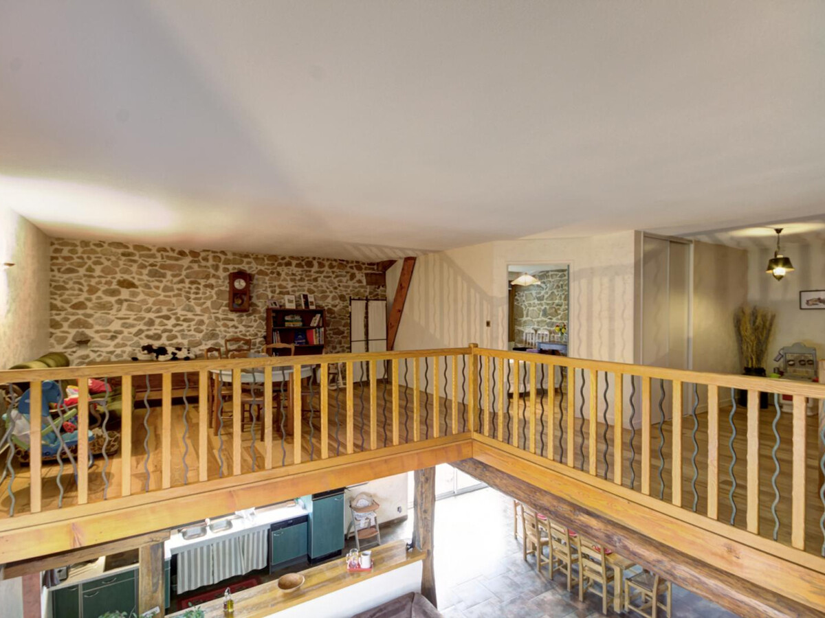 Gîte 180 m² avec piscine intérieure chauffée à Saint-Priest-la-Prugne - Photo 8