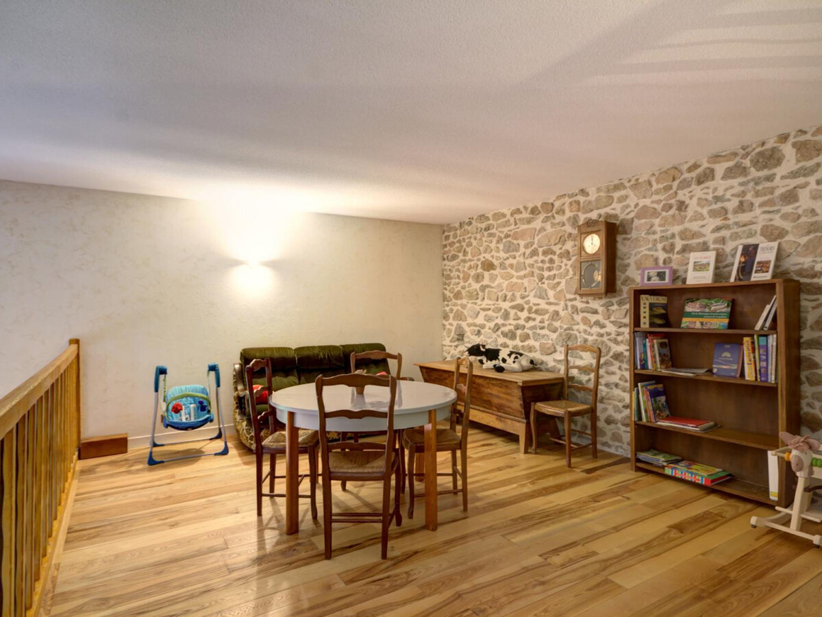 Gîte 180 m² avec piscine intérieure chauffée à Saint-Priest-la-Prugne - Photo 9