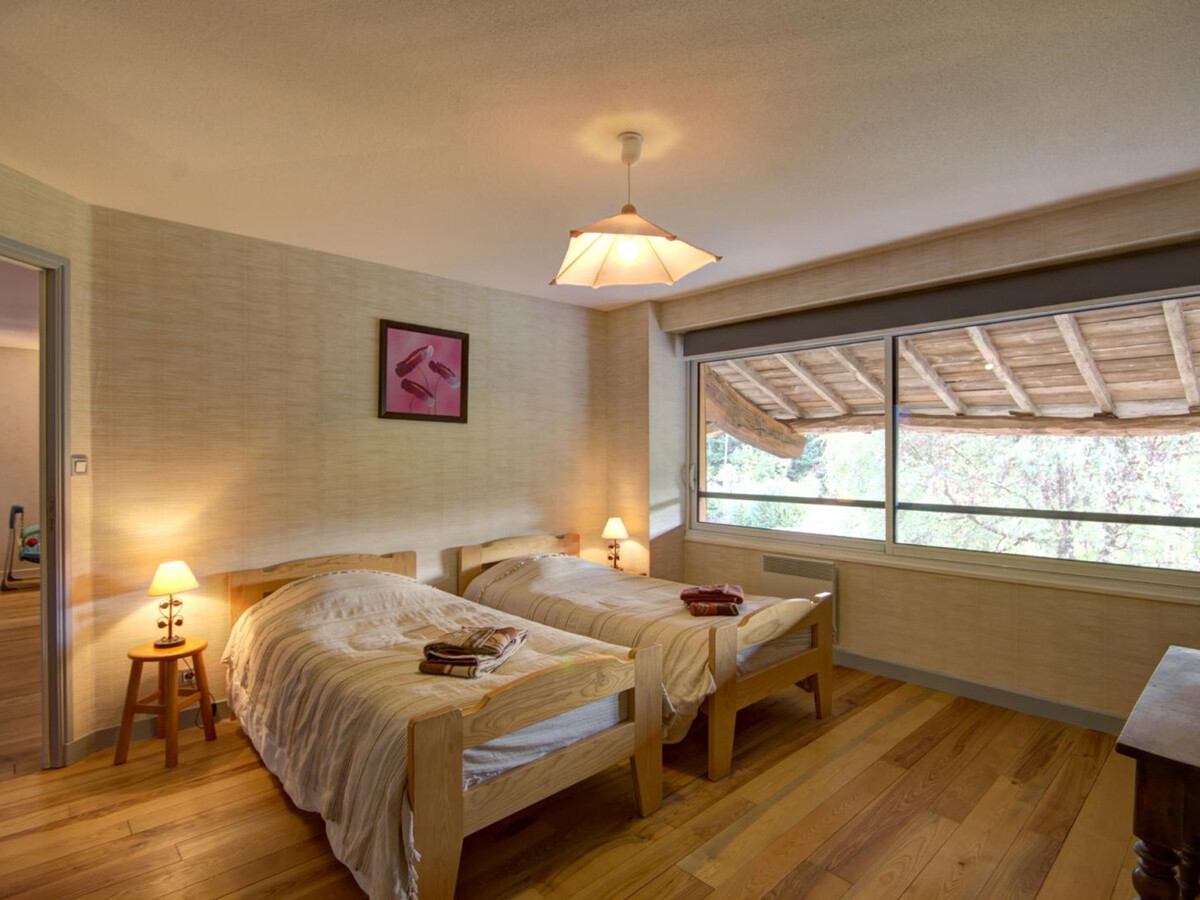 Gîte 180 m² avec piscine intérieure chauffée à Saint-Priest-la-Prugne - Photo 10