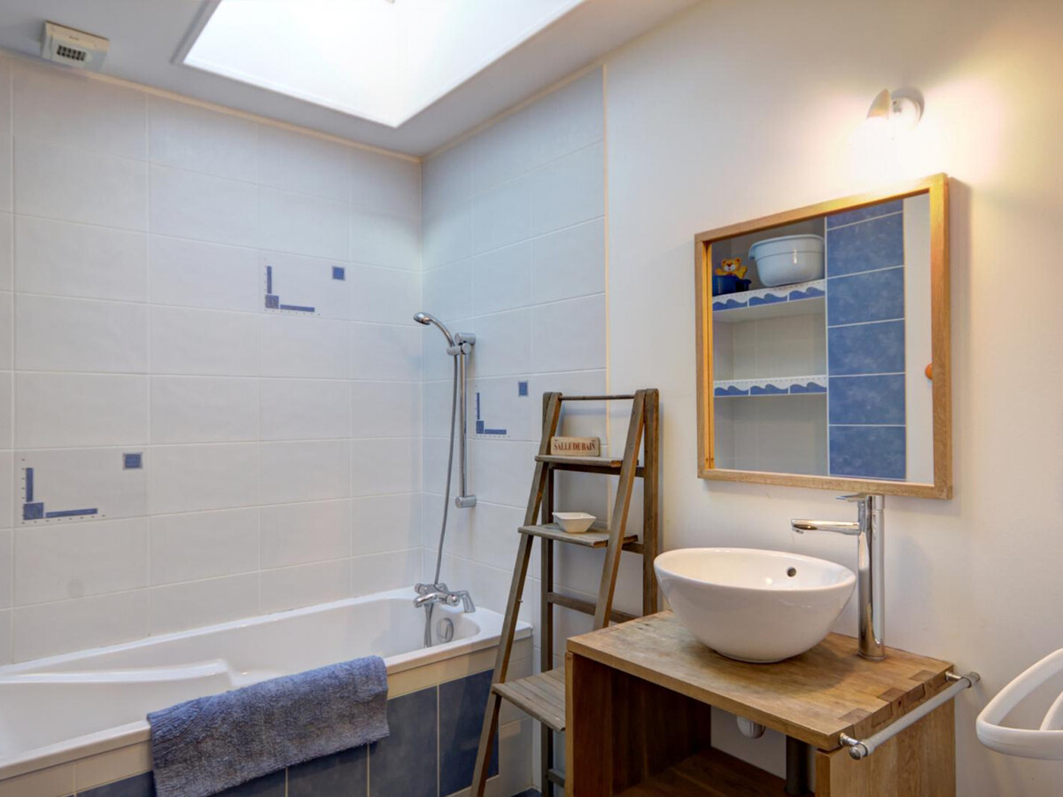 Gîte 180 m² avec piscine intérieure chauffée à Saint-Priest-la-Prugne - Photo 13