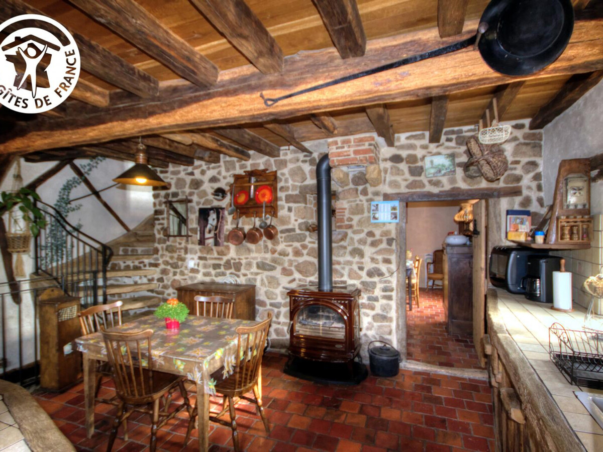 Gîte en pierre avec four à pain, poêle et jardin de 700 m² - Photo 5