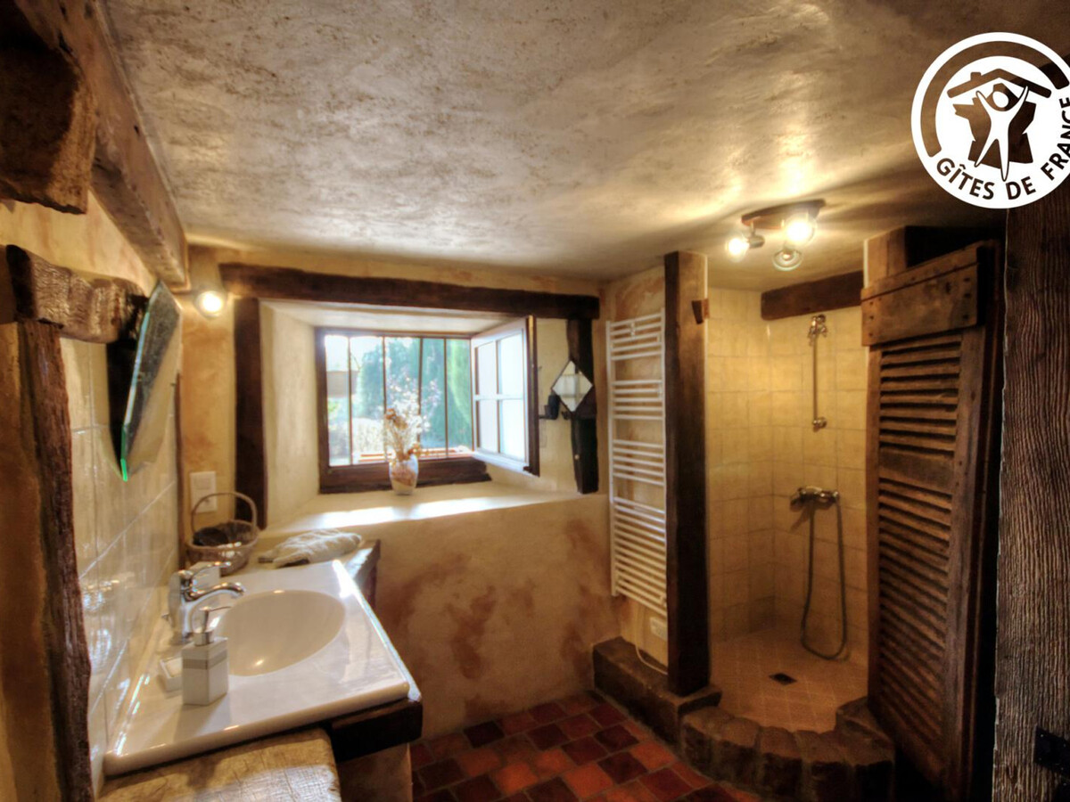 Gîte en pierre avec four à pain, poêle et jardin de 700 m² - Photo 8