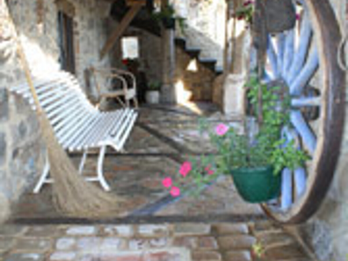 Gîte en pierre avec four à pain, poêle et jardin de 700 m² - Photo 12