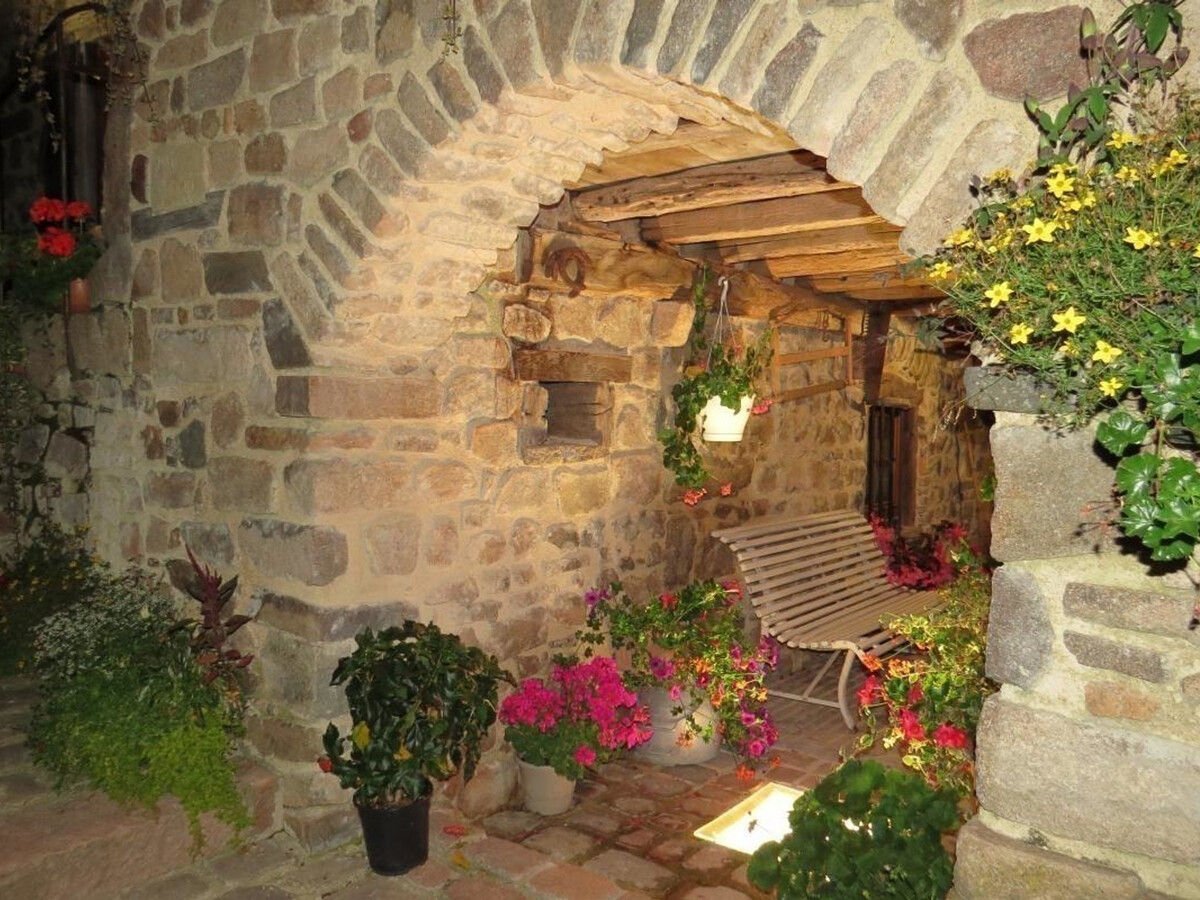 Gîte en pierre avec four à pain, poêle et jardin de 700 m² - Photo 13