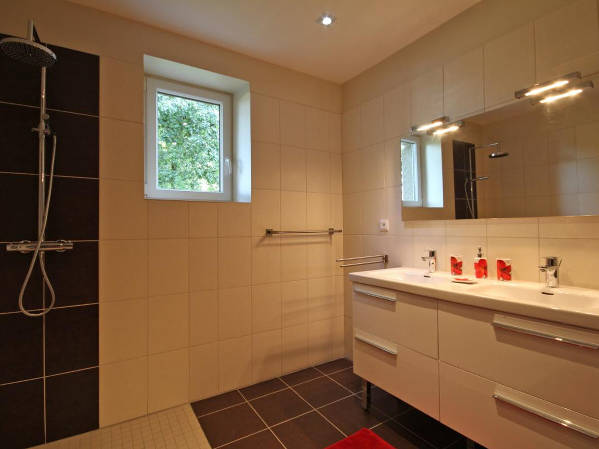 Gîte 9 personnes, 4 chambres, jardin 1600m² à Juvigny - Photo 10