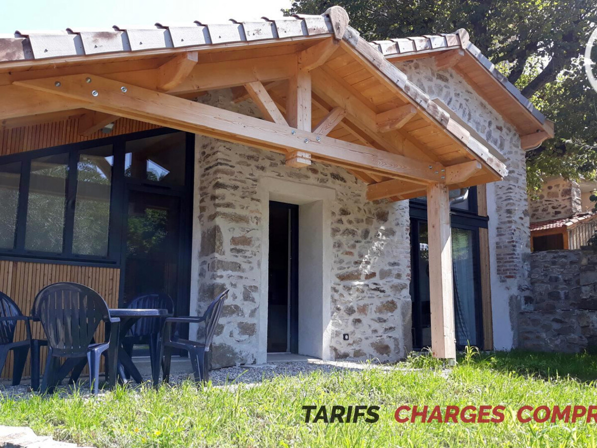 L'Atelier, gîte pierre et béton avec terrasse à Doizieux - Photo 1