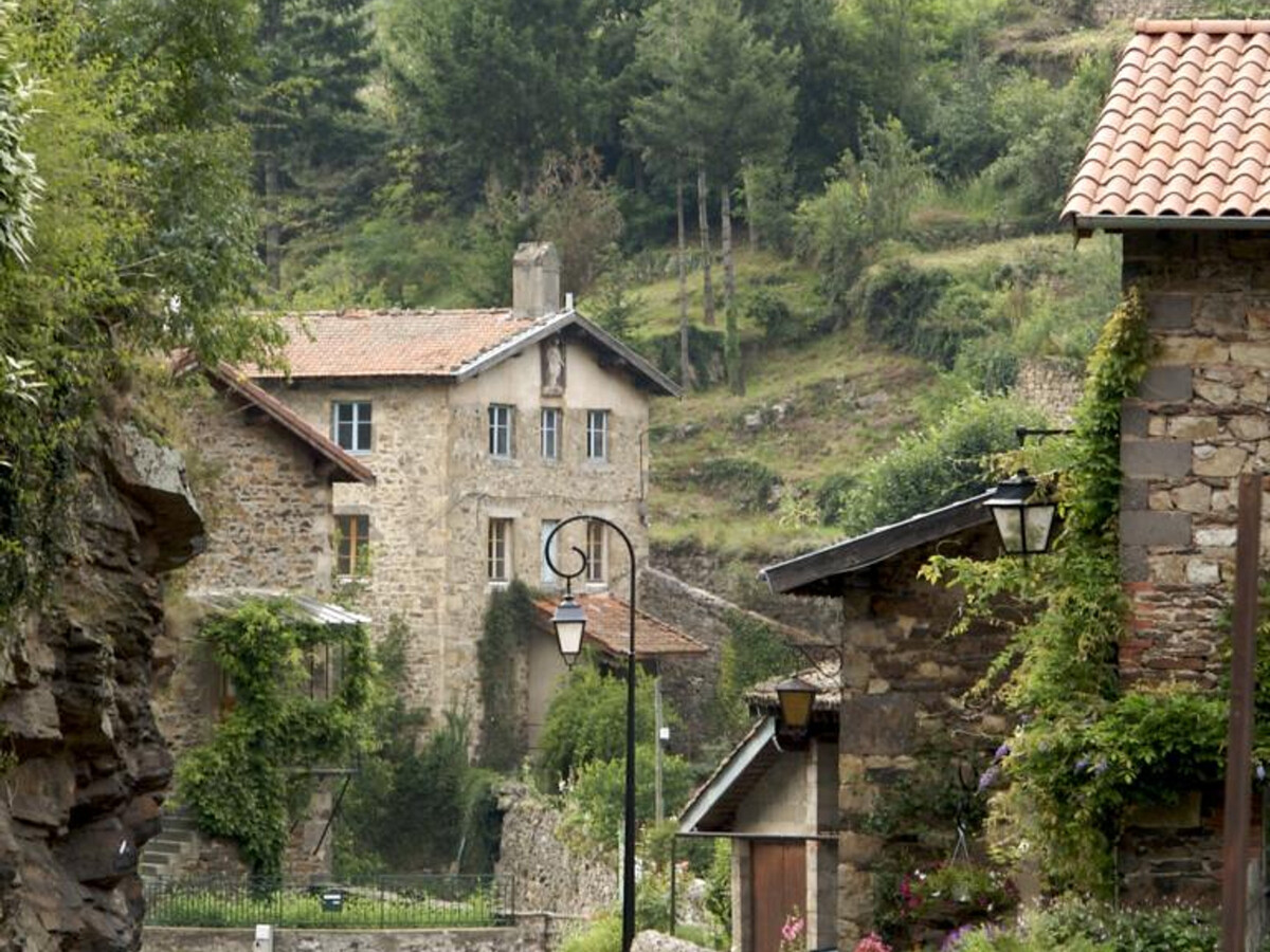 L'Atelier, gîte pierre et béton avec terrasse à Doizieux - Photo 12