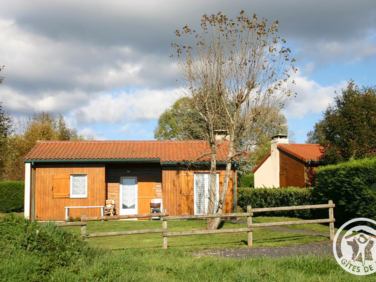 Chalet 4 pers. avec cheminée, jardin 600 m² à Usson-en-Forez - Photo 1