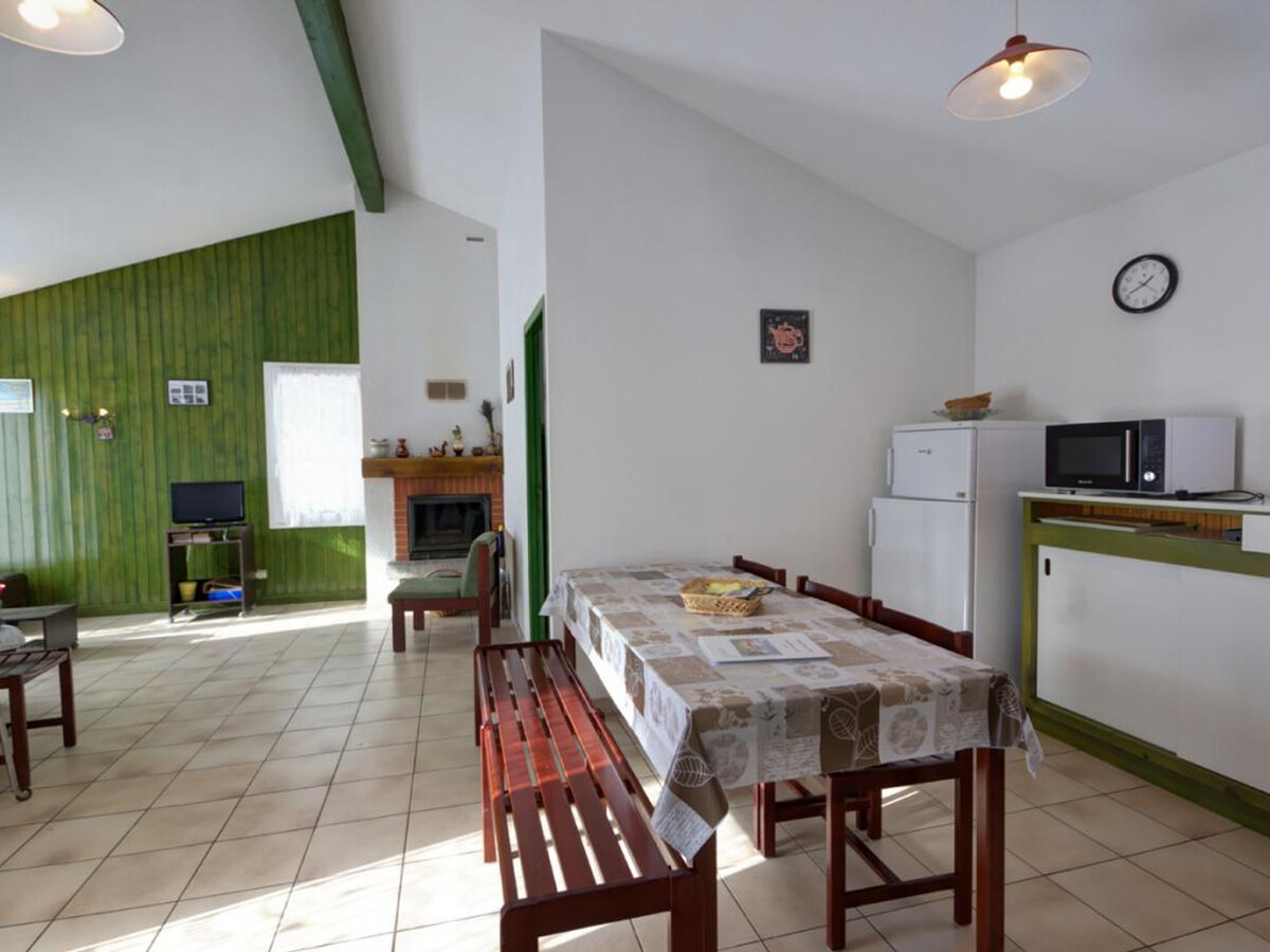 Chalet 4 pers. avec cheminée, jardin 600 m² à Usson-en-Forez - Photo 3