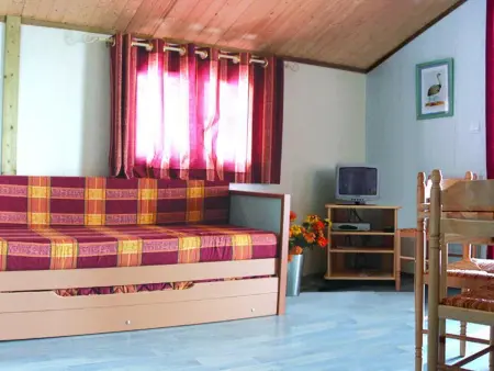 Gîte 5 pers. Échassières avec animaux et piscine : photo 4