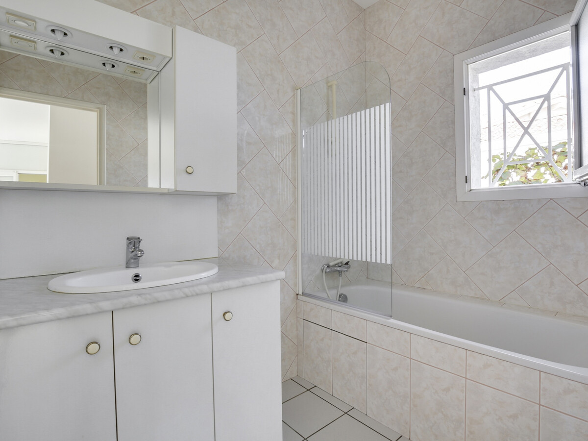 Maison 2 chambres avec véranda 150m² à 700m de la plage - Photo 10