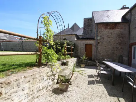 Gîte 8 pers. Sainte-Marie-du-Mont, jardin clos près Utah Beach : photo 15