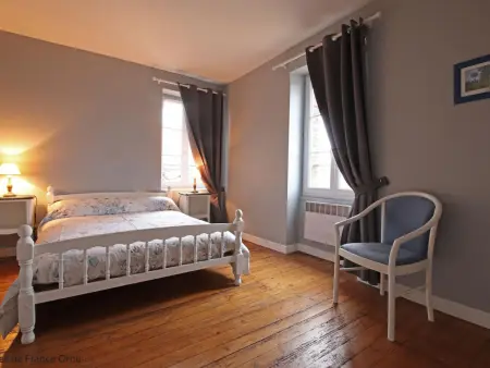Maison de Bourg Avec Jardin et Wifi - Bures, Location Gite 6 personnes à Bures - Photo 4
