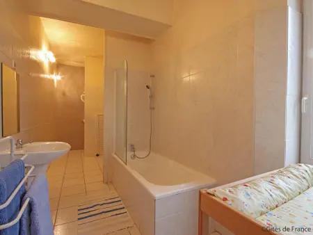 Maison de Bourg Avec Jardin et Wifi - Bures, Location Gite 6 personnes à Bures - Photo 15