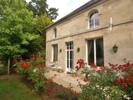 Location gite à Mouy, Gîte paisible avec jardin privé, proche commerces, parking, Wifi, animaux acceptés, tout compris