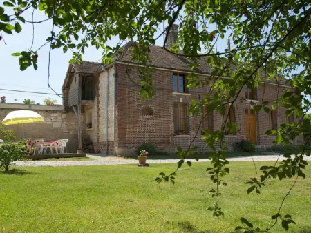 Location gite à Bucey en Othe, Gîte de Charme avec Jardin, Animaux Acceptés, Parking