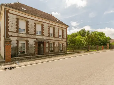 Location gite à Chamoy, Maison rénovée 4 chambres avec jardin et parking en Champagne