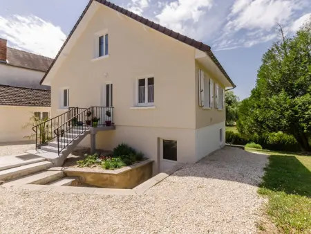 Location gite à Landreville, Maison de vacances spacieuse avec jardin clos et garage à Landreville pour 9 personnes