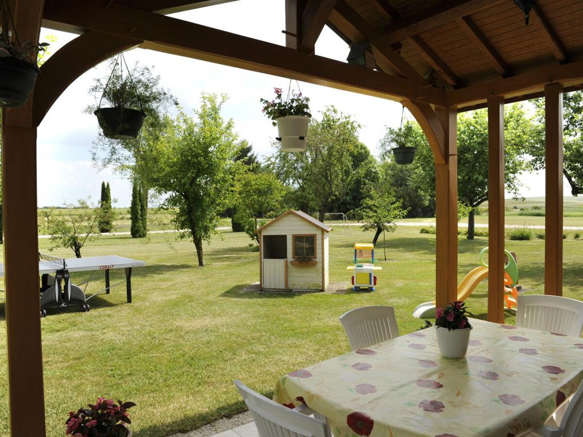 Gîte 4 pers. avec terrain de jeux à Rouilly-Sacey - Photo 4