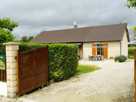Location gite à Laines aux Bois, Charmante Maison à Troyes avec Jardin, Animaux Acceptés, Parking et Wi-Fi