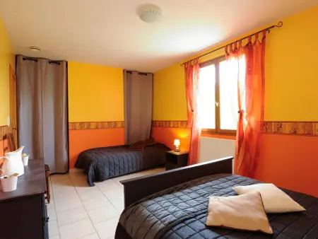 Charmante Maison à Troyes avec Jardin, Animaux Acceptés, Parking et Wi-Fi - Photo 5