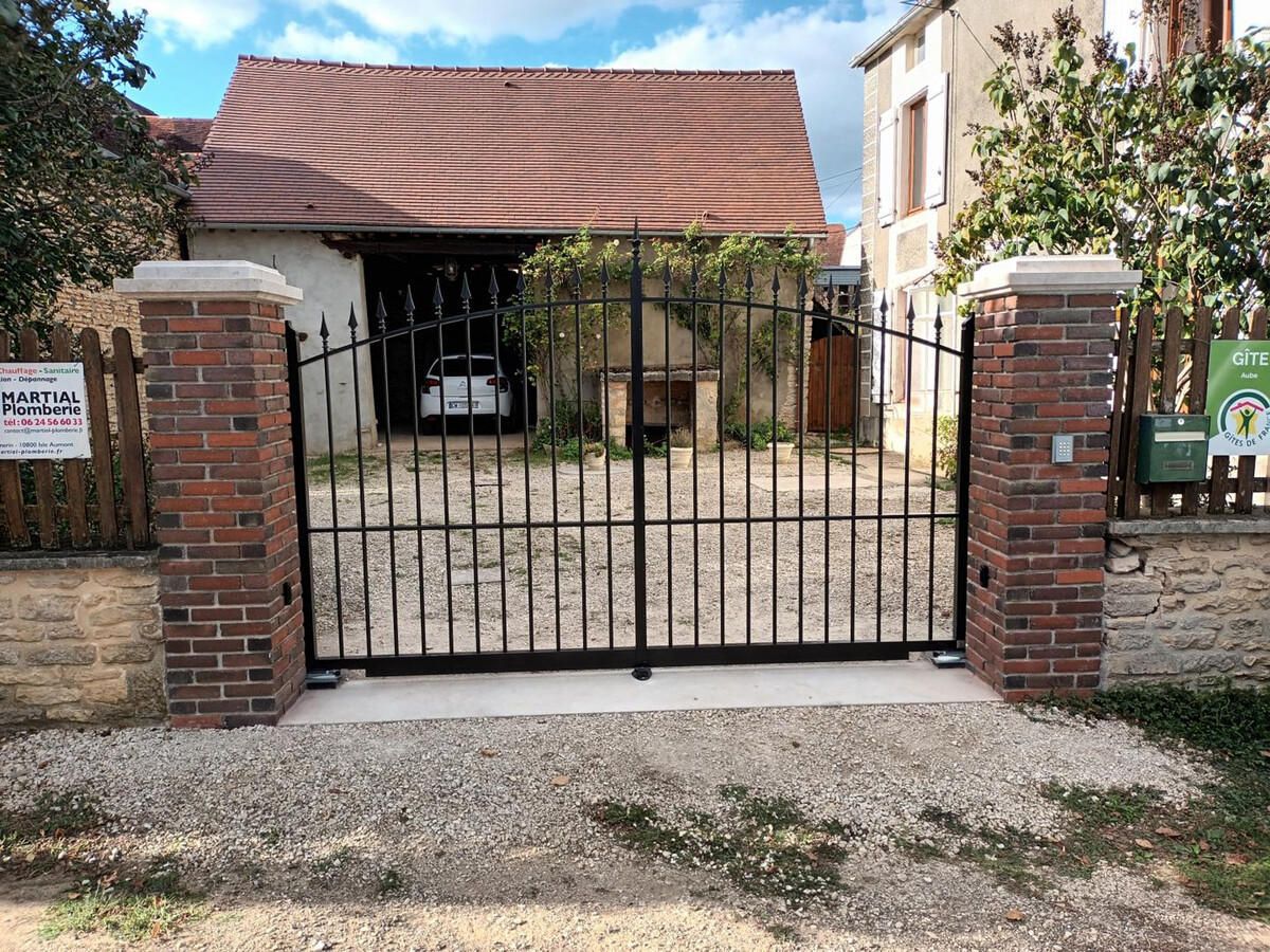 Maison indépendante 5 pers. à Pargues, cour fleurie, animaux OK - Photo 1