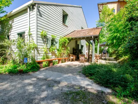 Location gite à Bar sur Seine, Maison spacieuse avec animaux admis, Wi-Fi et parking, idéale pour familles et œnotourisme