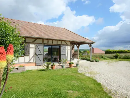 Location gite à Laubressel, Gîte plain-pied avec piscine, WiFi et parking privé