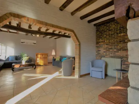 Gîte familial 8 pers. à Neuville-sur-Vanne, jardin et jeux enfants : photo 2