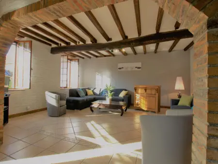 Gîte familial 8 pers. à Neuville-sur-Vanne, jardin et jeux enfants : photo 3