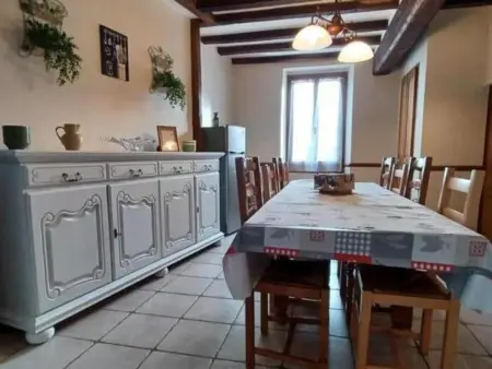 Gîte familial 8 pers. à Neuville-sur-Vanne, jardin et jeux enfants : photo 4